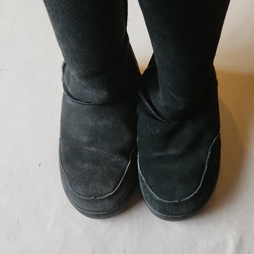 BearPaw Black W7 boots